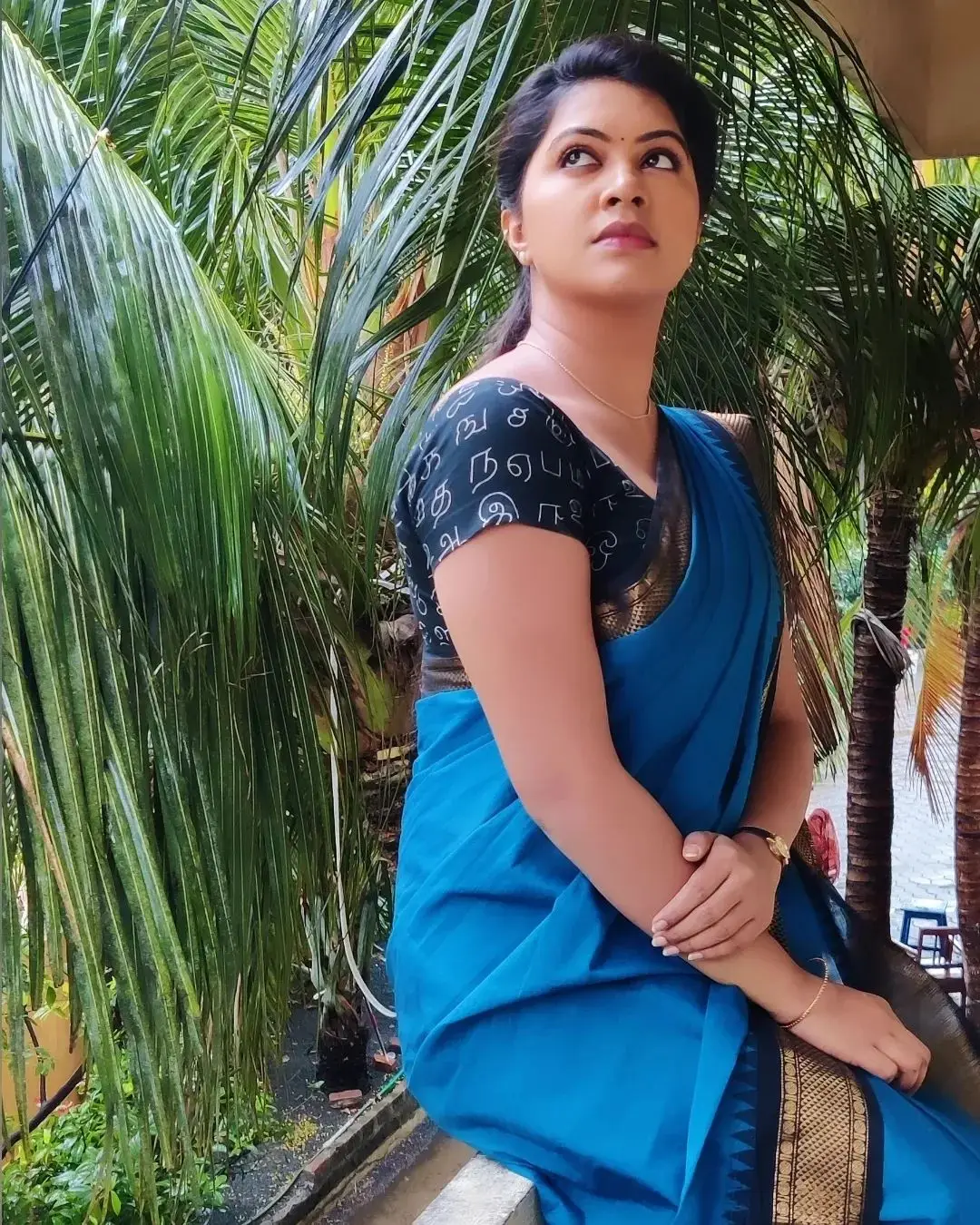 Tamil TV Actress Rachitha Mahalakshmi Photos In Blue Saree Blouse